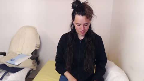 noreen_ online show from April 10, 3:18 pm