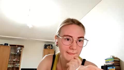 Lola online show from November 29, 1:15 pm