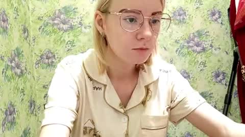 Lola online show from October 27, 8:43 am