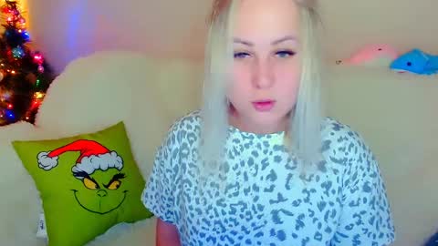 Snapshot of not_nakedcat chatting on December 27, 4:15 am hi glad to chat online show from December 27, 4:15 am