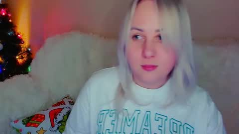 Snapshot of not_nakedcat chatting on December 18, 7:52 pm hi glad to chat online show from December 18, 7:52 pm