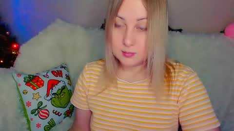 Snapshot of not_nakedcat chatting on December 17, 11:38 pm hi glad to chat online show from December 17, 11:38 pm