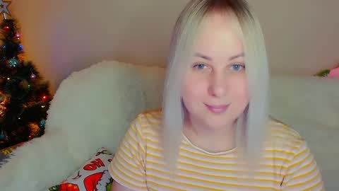 Snapshot of not_nakedcat chatting on December 20, 6:02 pm hi glad to chat online show from December 20, 6:02 pm
