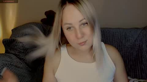 Snapshot of not_nakedcat chatting on September 15, 2:25 pm hi glad to chat online show from September 15, 2:25 pm