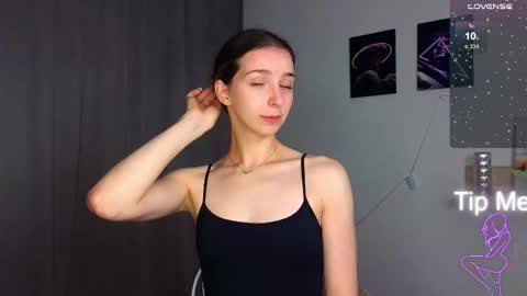 Hello My name is Helene NTMU  Finger up if u like what u see online show from September 19, 2:16 pm