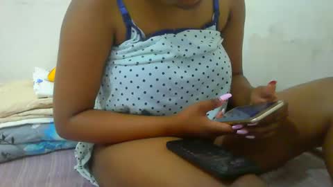 Snapshot of notoy1 chatting on October 17, 2:04 am notoy1 online show from October 17, 2:04 am