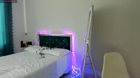 Snapshot of novaaskyy chatting on October 5, 10:53 am Nova online show from October 5, 10:53 am