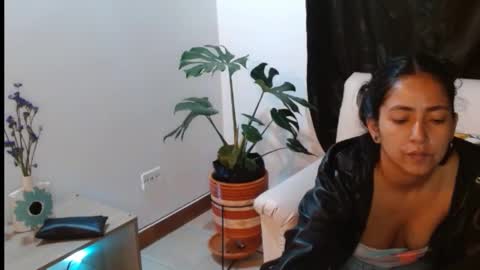 Snapshot of novaperotti chatting on January 8, 1:00 am novaperotti online show from January 8, 1:00 am