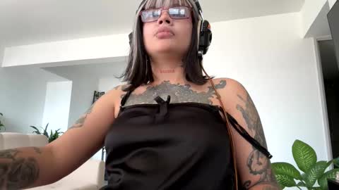 Snapshot of noxarcanee chatting on January 20, 9:01 pm Goth Darling online show from January 20, 9:01 pm