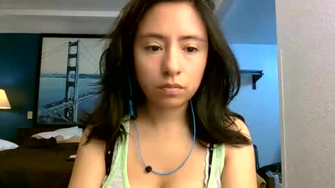 Snapshot of nudecosmetics chatting on October 23, 8:15 pm Gigi Bloom online show from October 23, 8:15 pm