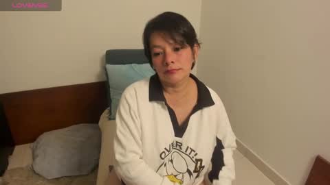 nuit_rose online show from January 8, 1:32 am