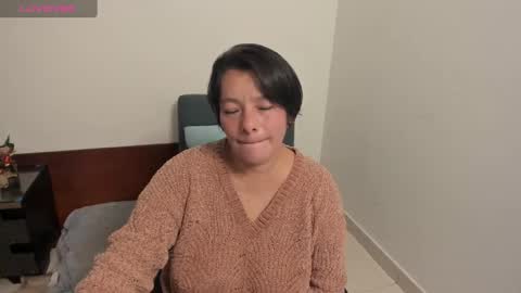 nuit_rose online show from December 9, 1:51 am