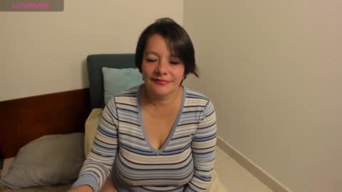 nuit_rose online show from December 15, 1:57 am