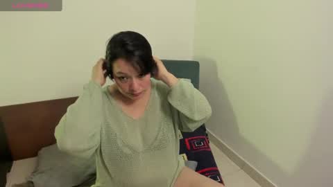 nuit_rose online show from December 7, 1:47 am