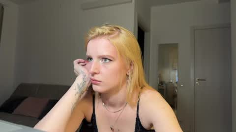 nura_foxx online show from July 2, 1:38 am