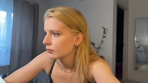 nura_foxx online show from July 10, 2:23 am