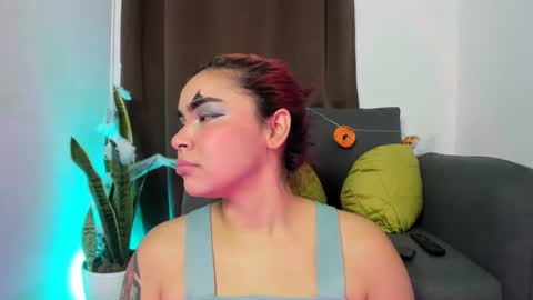 Snapshot of nyalgasai1 chatting on October 2, 11:21 pm Nia online show from October 2, 11:21 pm