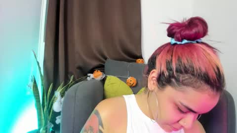 Snapshot of nyalgasai1 chatting on October 17, 12:14 am Nia online show from October 17, 12:14 am