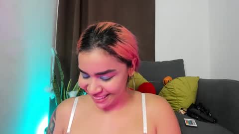 Snapshot of nyalgasai1 chatting on October 31, 3:19 am Nia online show from October 31, 3:19 am