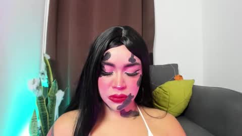 Snapshot of nyalgasai1 chatting on October 10, 3:44 am Nia online show from October 10, 3:44 am