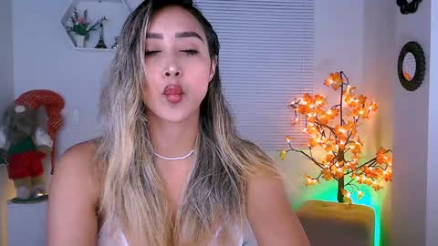 Snapshot of nycole_1988 chatting on December 30, 2:20 am Nycole online show from December 30, 2:20 am
