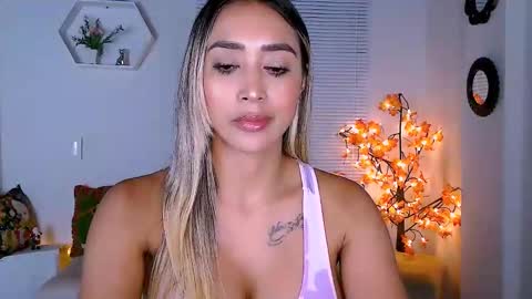 Snapshot of nycole_1988 chatting on December 13, 2:32 am Nycole online show from December 13, 2:32 am