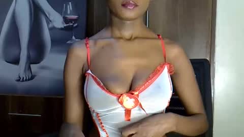 nyverra online show from June 4, 7:51 pm