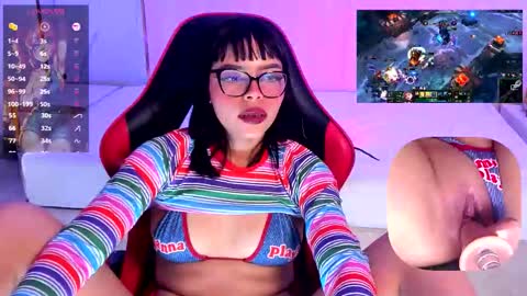 Snapshot of nyveth chatting on October 17, 6:05 am Nyvet online show from October 17, 6:05 am