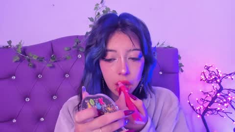 Snapshot of nyx_nayla chatting on December 9, 12:08 pm online show from December 9, 12:08 pm