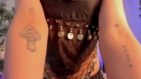 Snapshot of nyx_nayla chatting on March 10, 4:49 am online show from March 10, 4:49 am