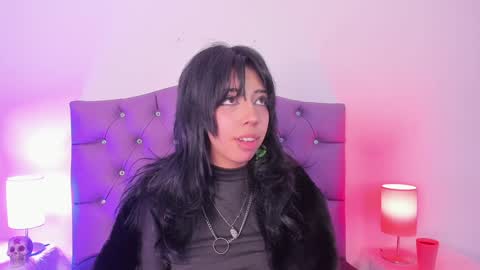 Snapshot of nyx_nayla chatting on January 1, 4:07 am online show from January 1, 4:07 am