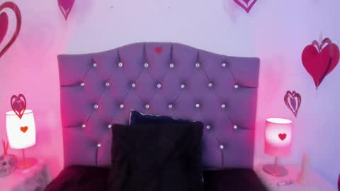 Snapshot of nyx_nayla chatting on February 19, 5:27 am online show from February 19, 5:27 am