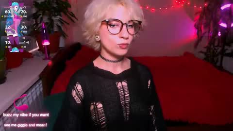 Snapshot of obedientt_ chatting on September 19, 9:30 am Moonlight online show from September 19, 9:30 am