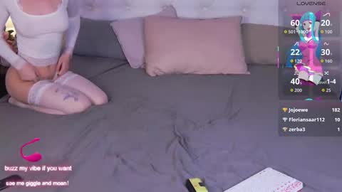 Snapshot of obedientt_ chatting on October 16, 10:07 am Moonlight online show from October 16, 10:07 am