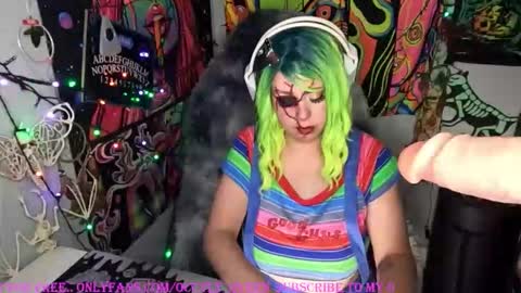 Snapshot of occvlt_qveen chatting on October 18, 12:03 am occvlt qveen online show from October 18, 12:03 am