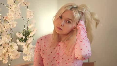 Alice online show from November 23, 8:10 pm