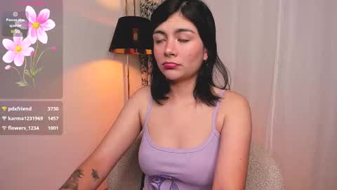 Snapshot of oh__holly chatting on October 22, 1:54 am Holly online show from October 22, 1:54 am