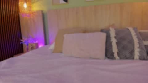 Snapshot of oh_hollyy chatting on October 28, 12:00 pm Holly online show from October 28, 12:00 pm