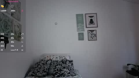 ohanna_ online show from October 27, 10:26 pm