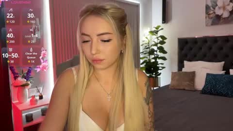 Snapshot of ohmyemma chatting on October 2, 1:54 am Emma online show from October 2, 1:54 am