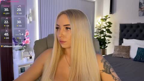 Snapshot of ohmyemma chatting on September 30, 1:22 am Emma online show from September 30, 1:22 am