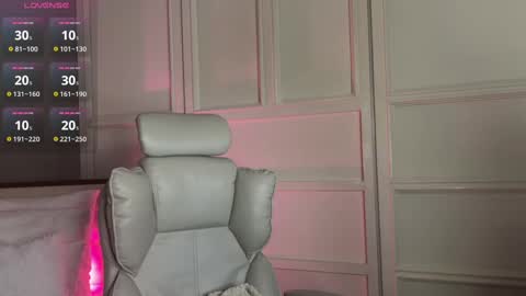 Snapshot of ohmyemma chatting on March 10, 1:12 am Emma online show from March 10, 1:12 am