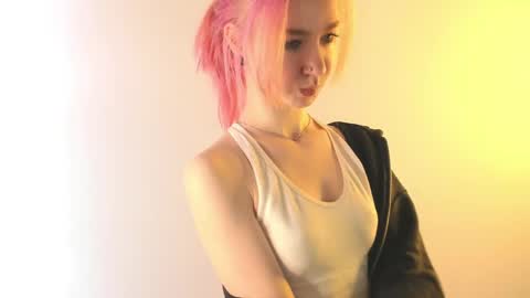 Emi and Ohpi online show from April 25, 12:30 pm