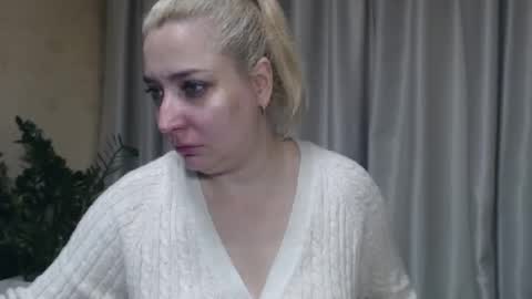 Snapshot of ohsweetiren chatting on October 8, 6:29 am Iren online show from October 8, 6:29 am