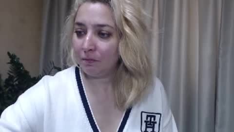 Snapshot of ohsweetiren chatting on October 18, 7:00 am Iren online show from October 18, 7:00 am