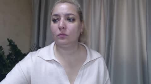 Snapshot of ohsweetiren chatting on October 9, 7:01 am Iren online show from October 9, 7:01 am