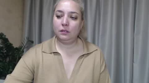 Snapshot of ohsweetiren chatting on October 11, 7:57 am Iren online show from October 11, 7:57 am