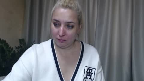 Snapshot of ohsweetiren chatting on October 3, 7:02 am Iren online show from October 3, 7:02 am