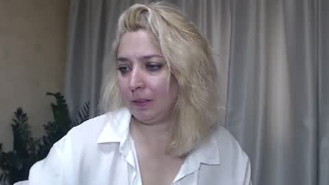 Snapshot of ohsweetiren chatting on September 19, 7:18 am Iren online show from September 19, 7:18 am