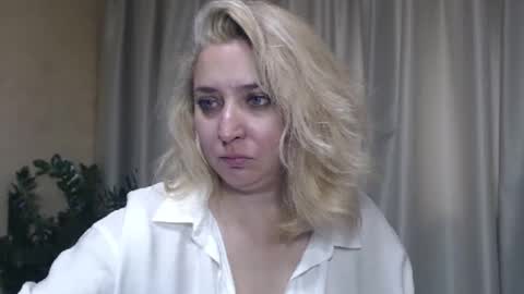 Snapshot of ohsweetiren chatting on September 27, 7:26 am Iren online show from September 27, 7:26 am